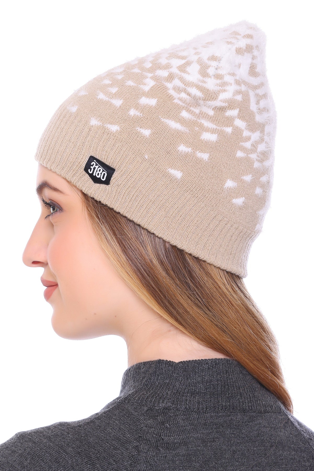 Cloud-Kissed Elegance: Beige Bliss Ladies Winter Cap with White Yarn for Ultimate Comfort